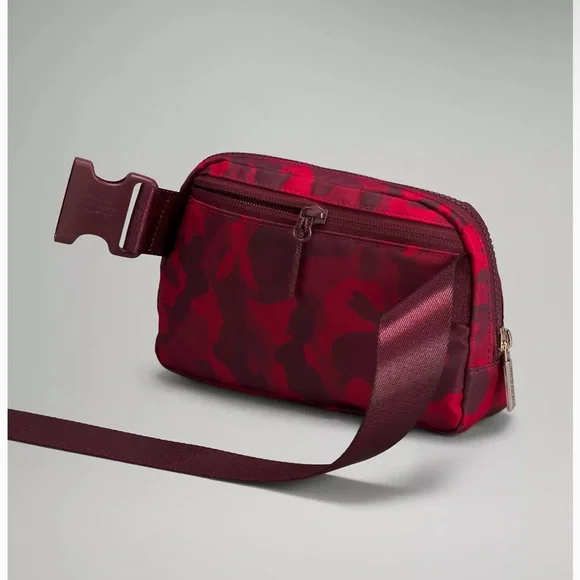 NWT lululemon Lunar New Year Rabbit Everywhere Belt Bag 1L - Picture 3 of 4